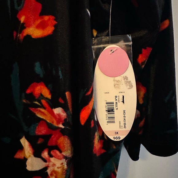Boutique Black Dress with Colorful Floral Design and a Keyhole Opening - Picture 5 of 6
